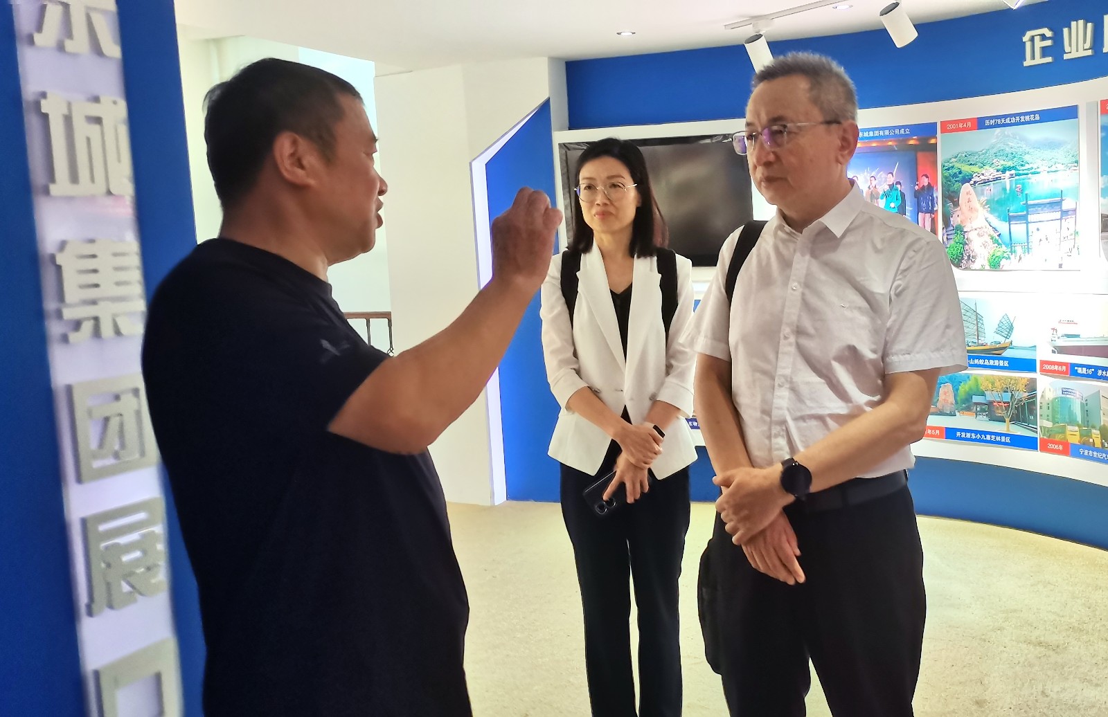 参观.jpg 参观.jpg