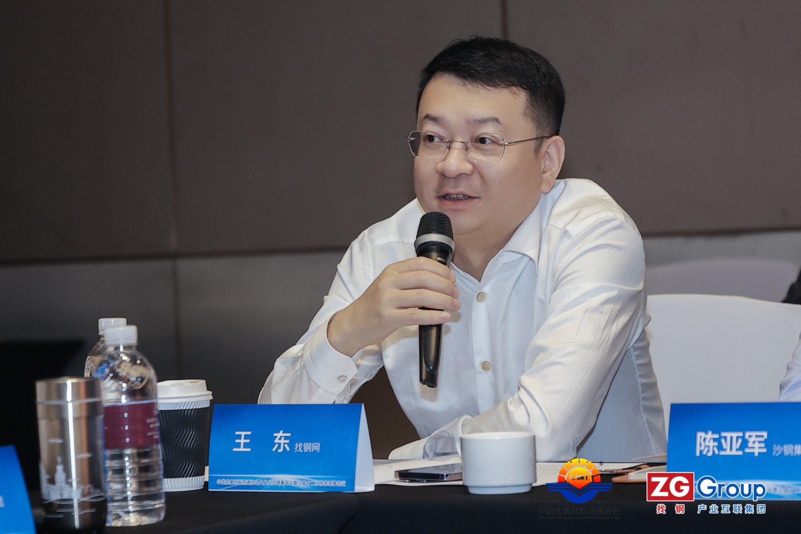 王东.jpg 王东.jpg